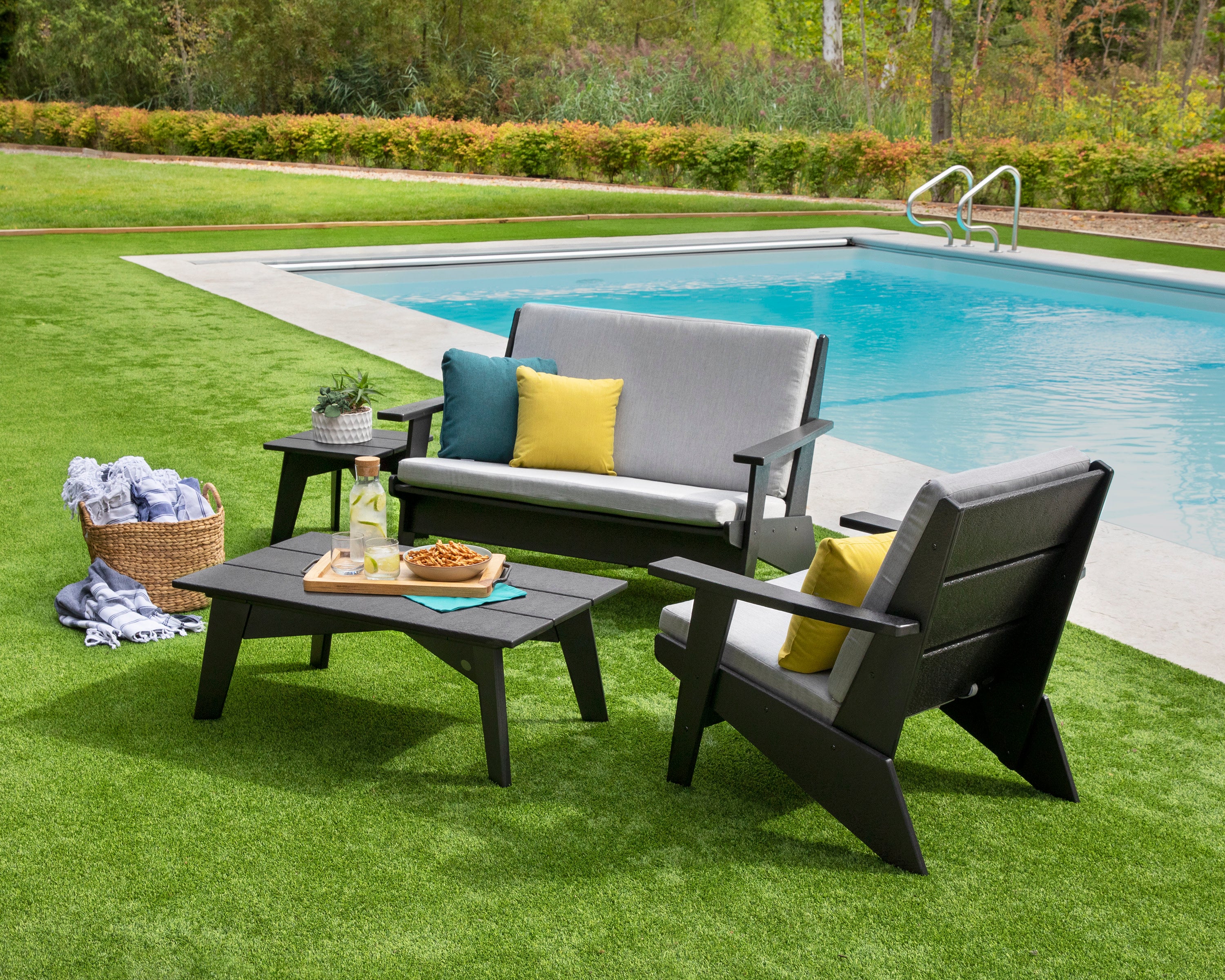 Riviera Modern Lounge 4-Piece Set