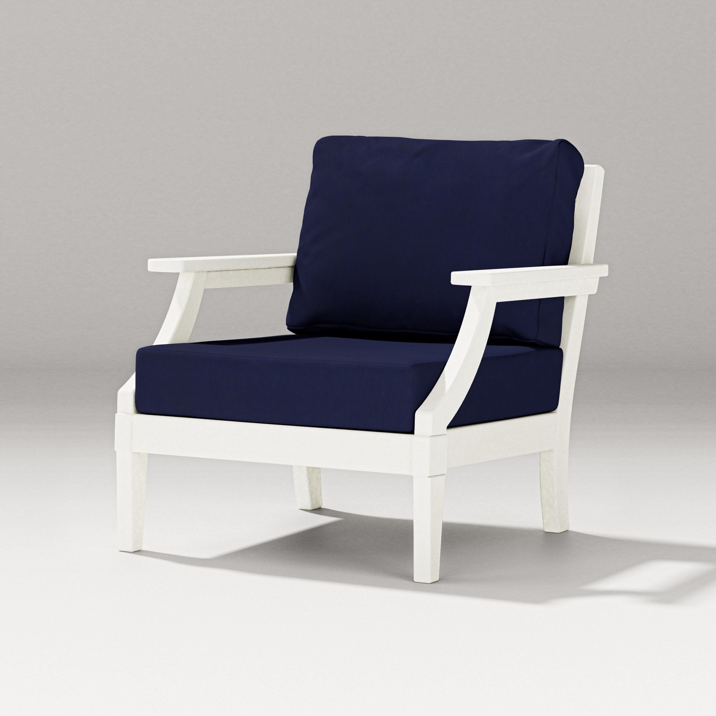 Estate Lounge Chair in Vintage White / Navy