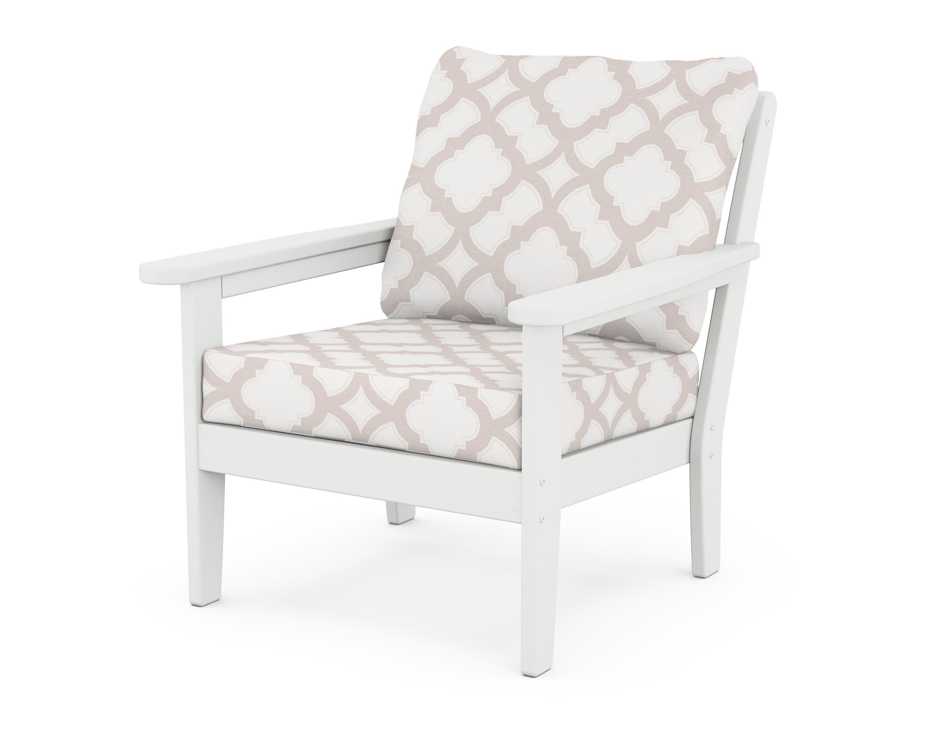 Cottage Deep Seating Chair in White / Trellis Dune Burlap