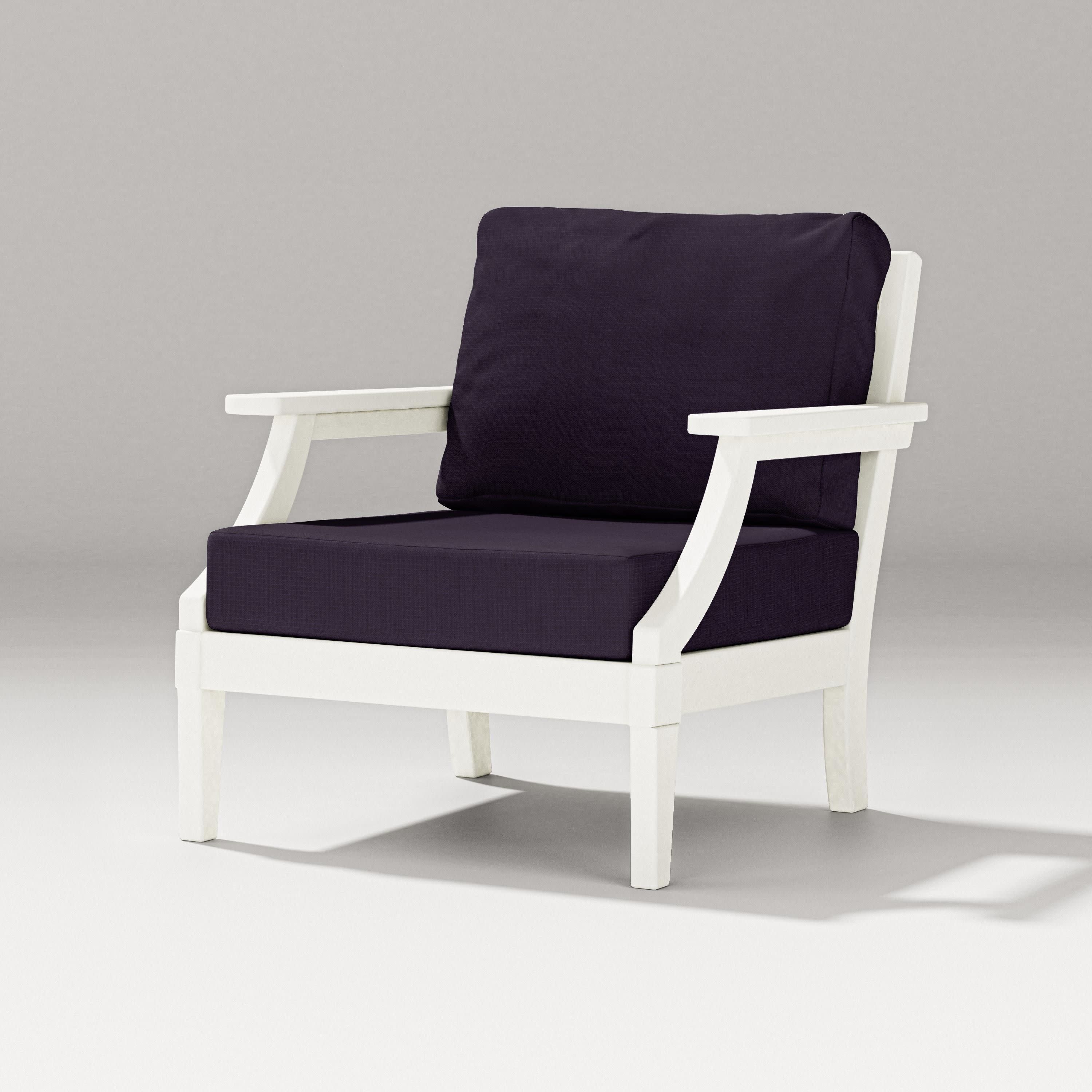 Estate Lounge Chair in Vintage White / Navy Linen